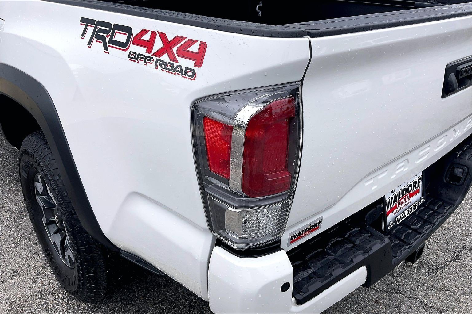 Used 2023 Toyota Tacoma TRD Off-Road w/ Technology Package AWD/4WD image 33