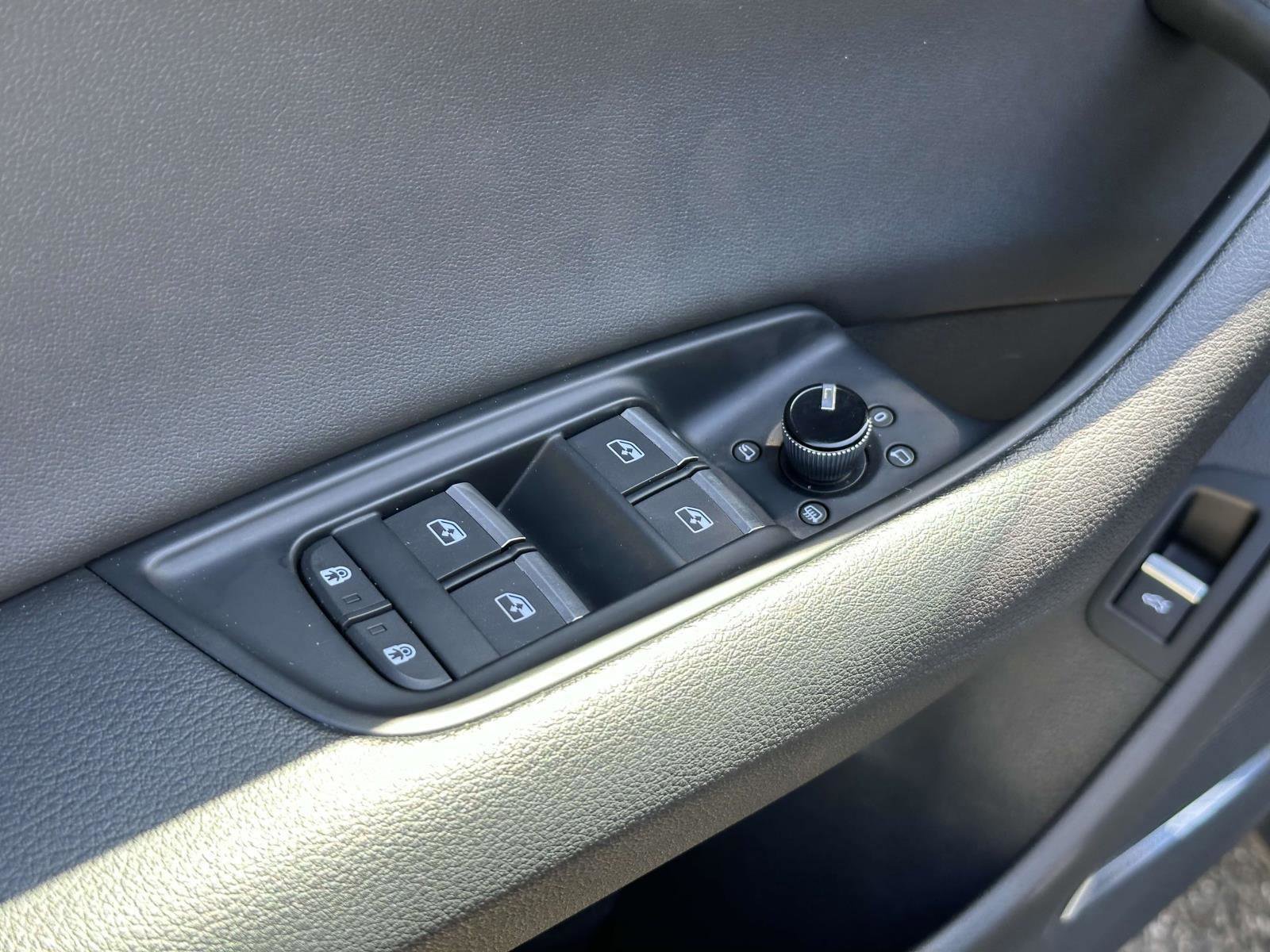 Used 2019 Audi Q8 Premium Plus w/ Premium Plus AWD/4WD image 13