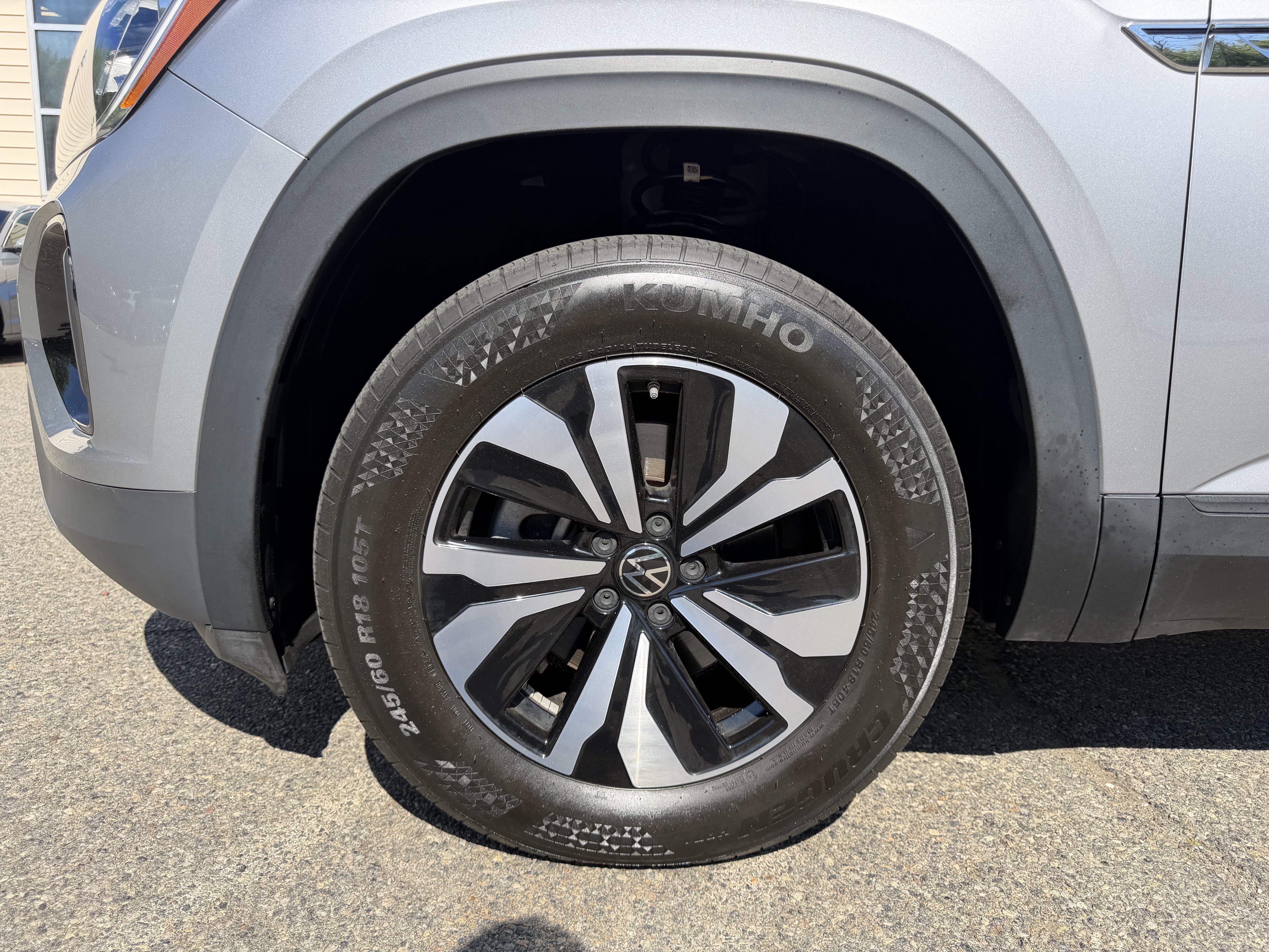 Used 2024 Volkswagen Atlas Cross Sport SE AWD/4WD image 8