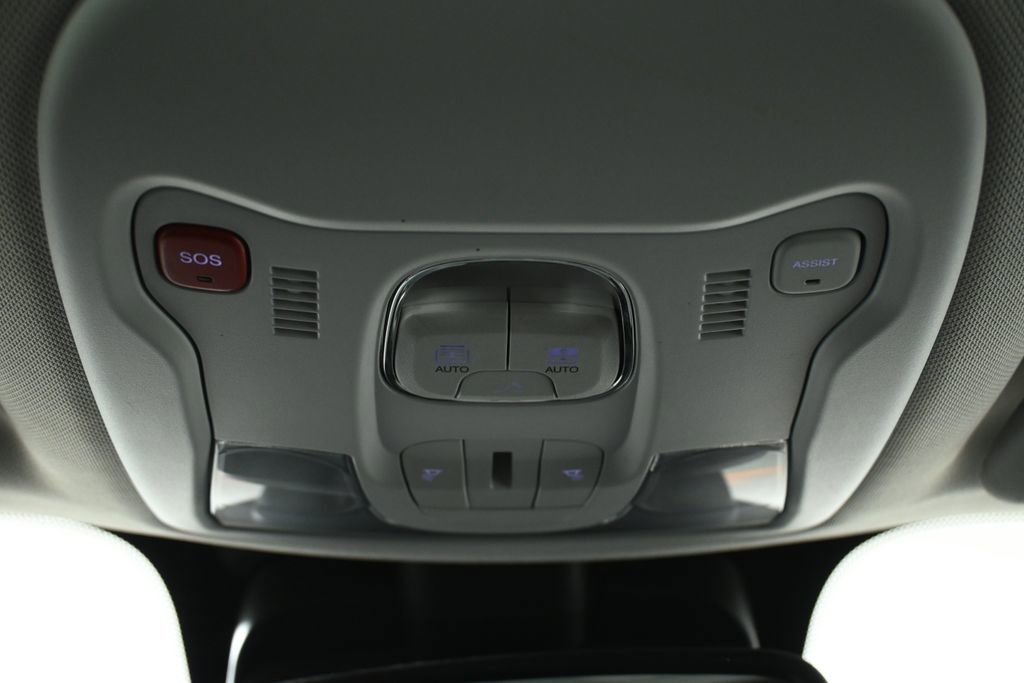 Used 2022 Jeep Renegade Limited w/ Sun, Sound & Wheels Group image 20