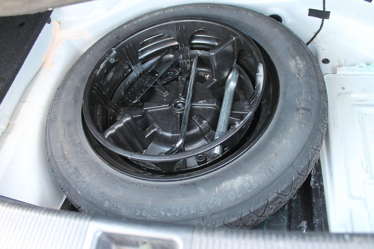 Used 2012 Mercedes-Benz C 250 Sedan image 27