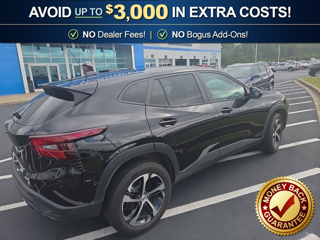 Used 2024 Chevrolet Trax RS w/ Sunroof Package FWD image 5