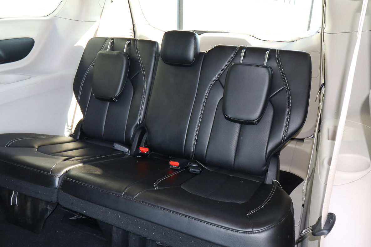 Used 2023 Chrysler Pacifica Touring-L image 9