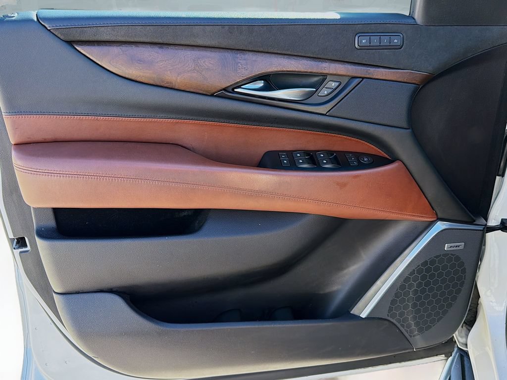Used 2020 Cadillac Escalade Luxury RWD image 24