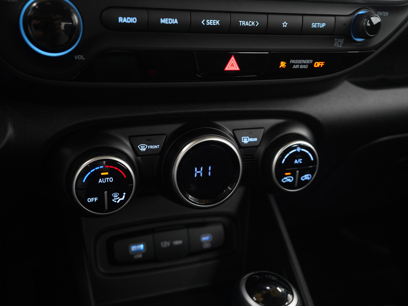 Certified 2025 Hyundai Venue SEL image 21