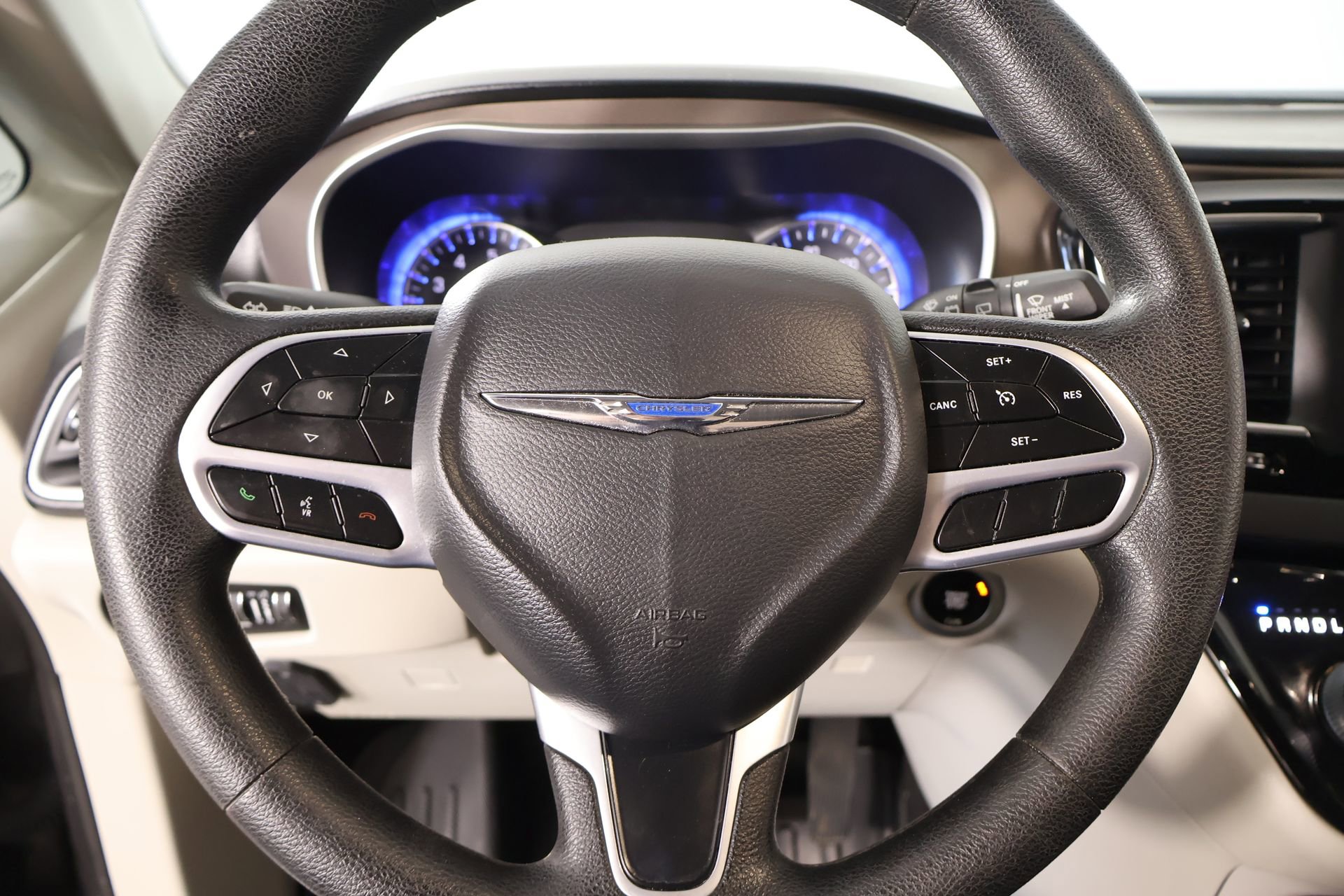 Used 2020 Chrysler Voyager LX image 3