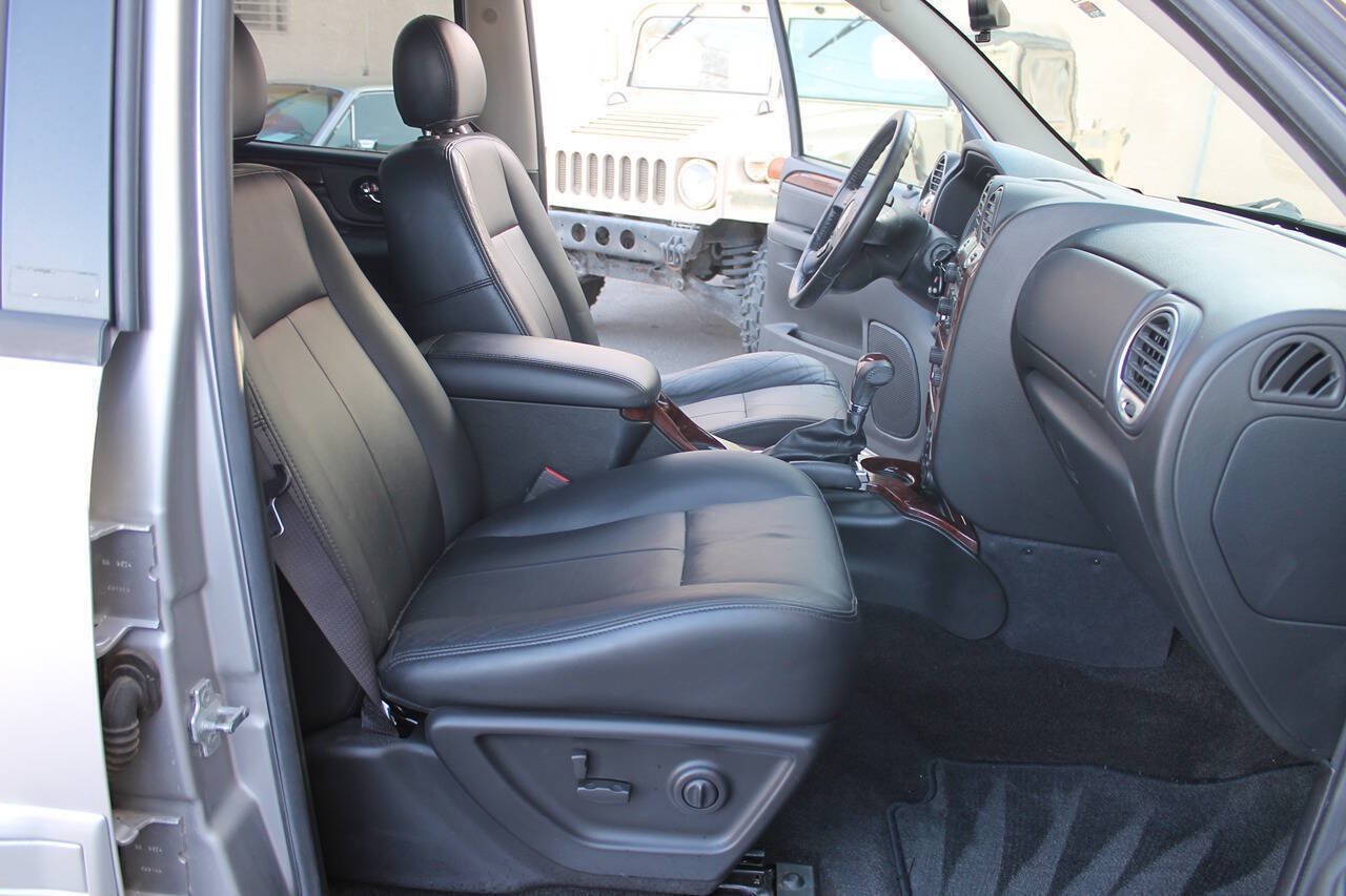 Used 2005 GMC Envoy XL SLT RWD image 26