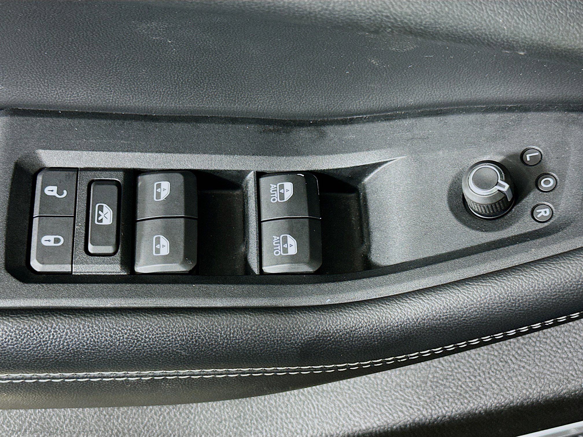 Used 2022 Jeep Grand Cherokee L Laredo image 15