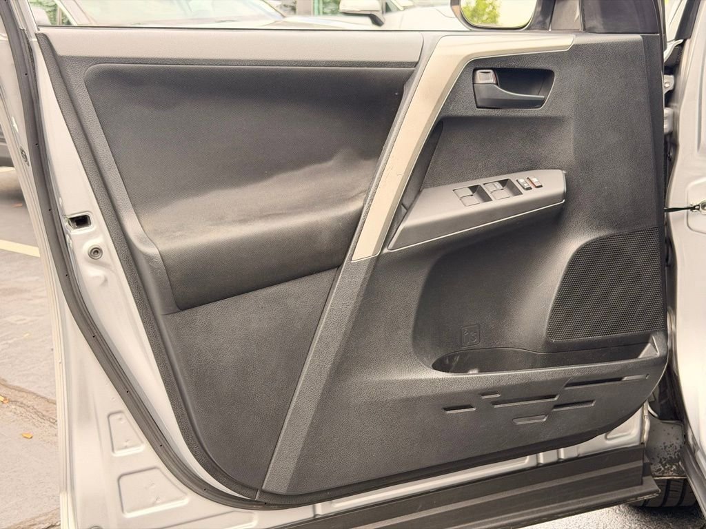 Used 2016 Toyota RAV4 LE AWD/4WD image 25