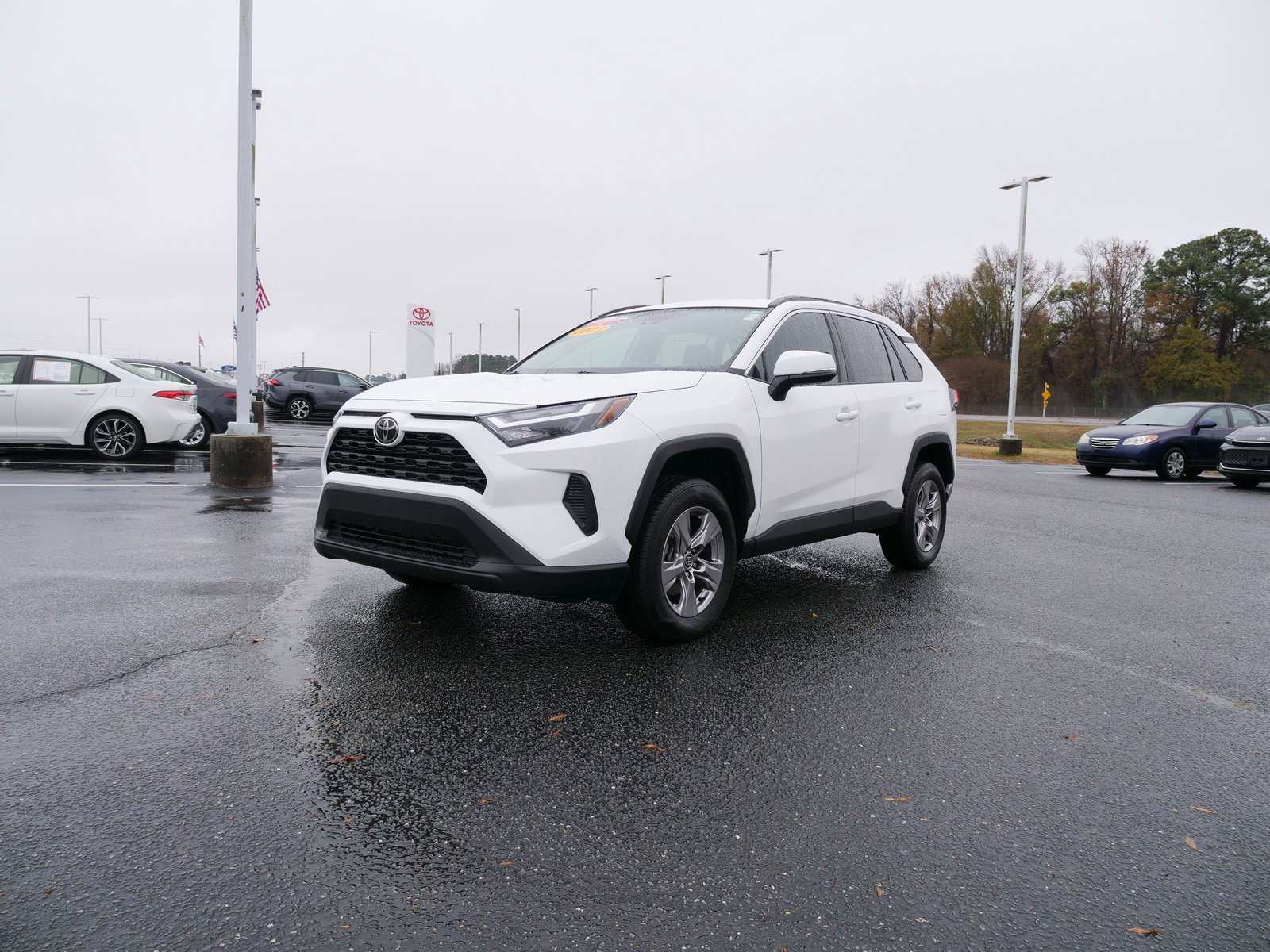 Used 2023 Toyota RAV4 XLE image 7