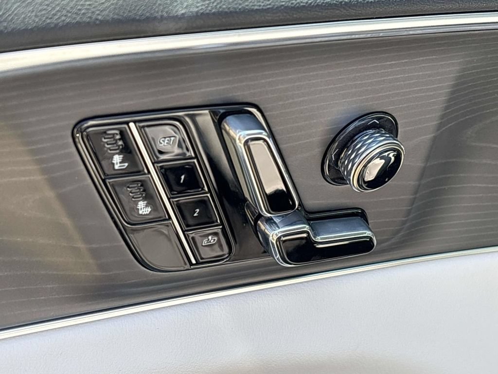 New 2026 Cadillac Lyriq Luxury AWD/4WD image 23