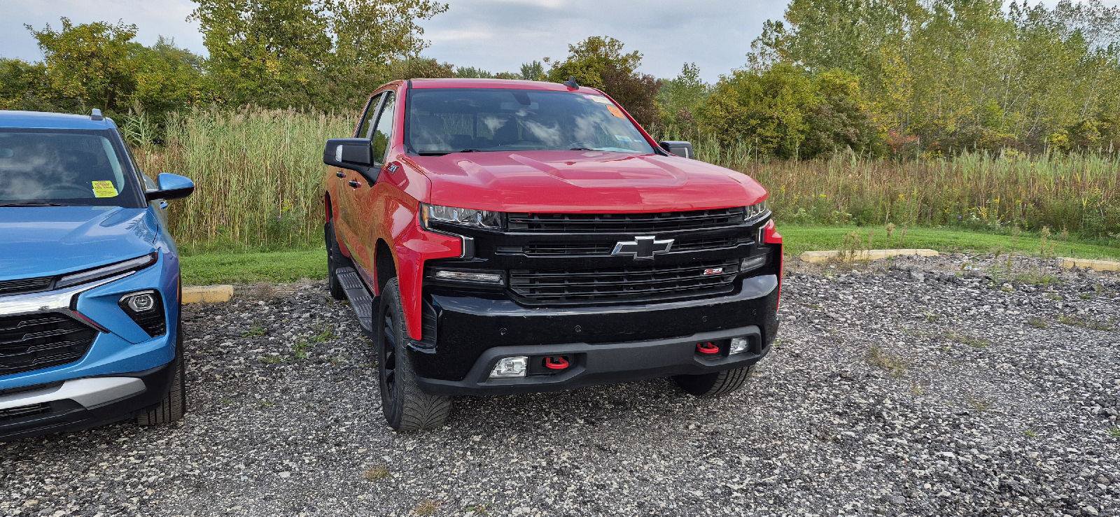 Used 2021 Chevrolet Silverado 1500 LT Trail Boss w/ Convenience Package II AWD/4WD image 2
