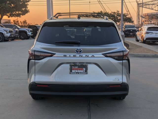 Used 2023 Toyota Sienna XLE FWD image 6