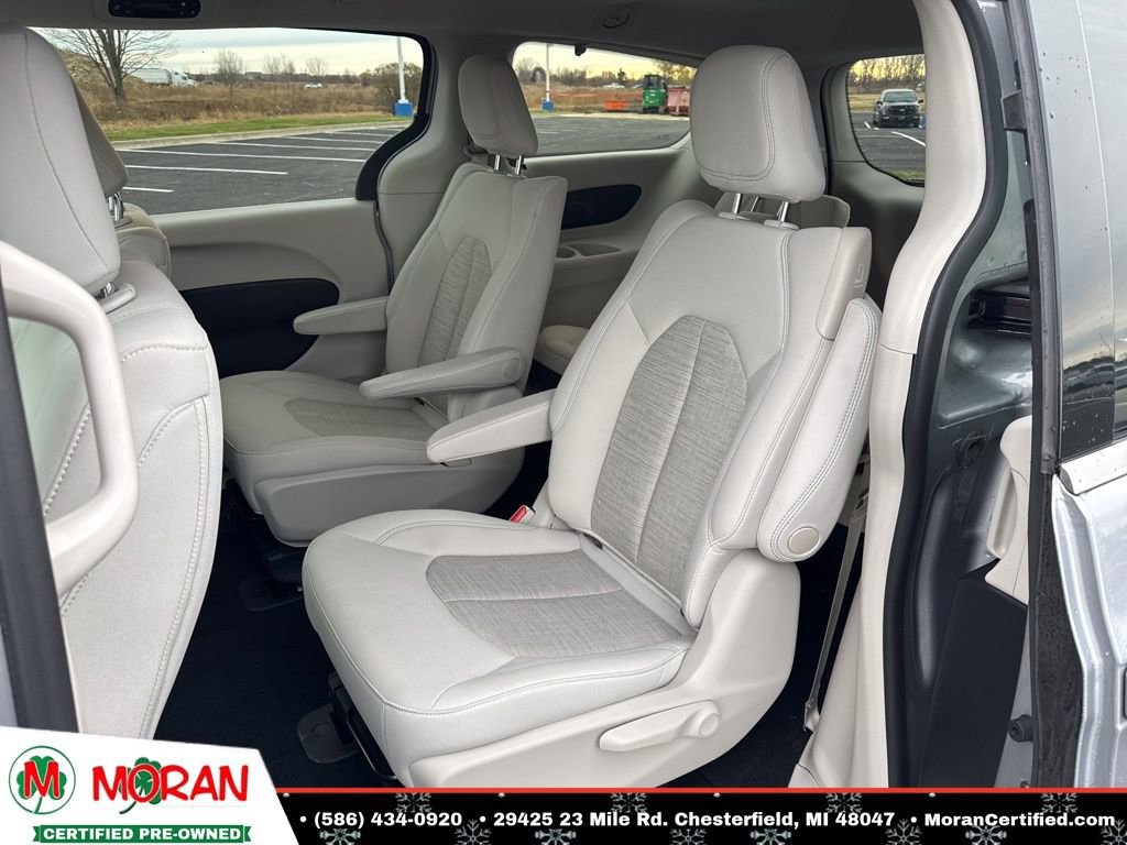 Used 2017 Chrysler Pacifica Touring Plus image 27