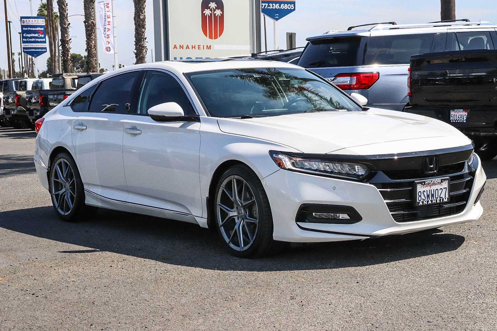 Used 2020 Honda Accord Touring image 3