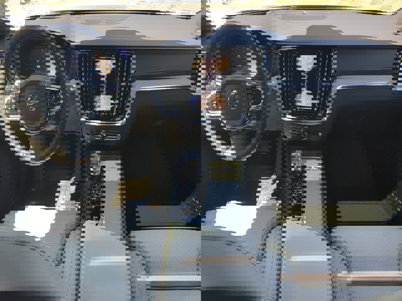 New 2025 Volvo V60 B5 Cross Country Ultra w/ Protection Package Premier image 14