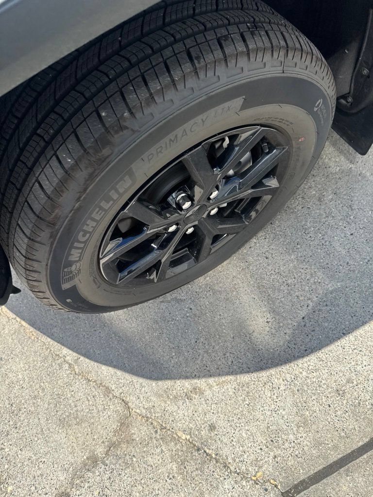 Used 2025 Jeep Grand Cherokee Altitude AWD/4WD image 5