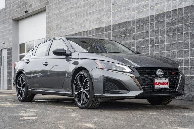 Used 2025 Nissan Altima 2.5 SR image 2