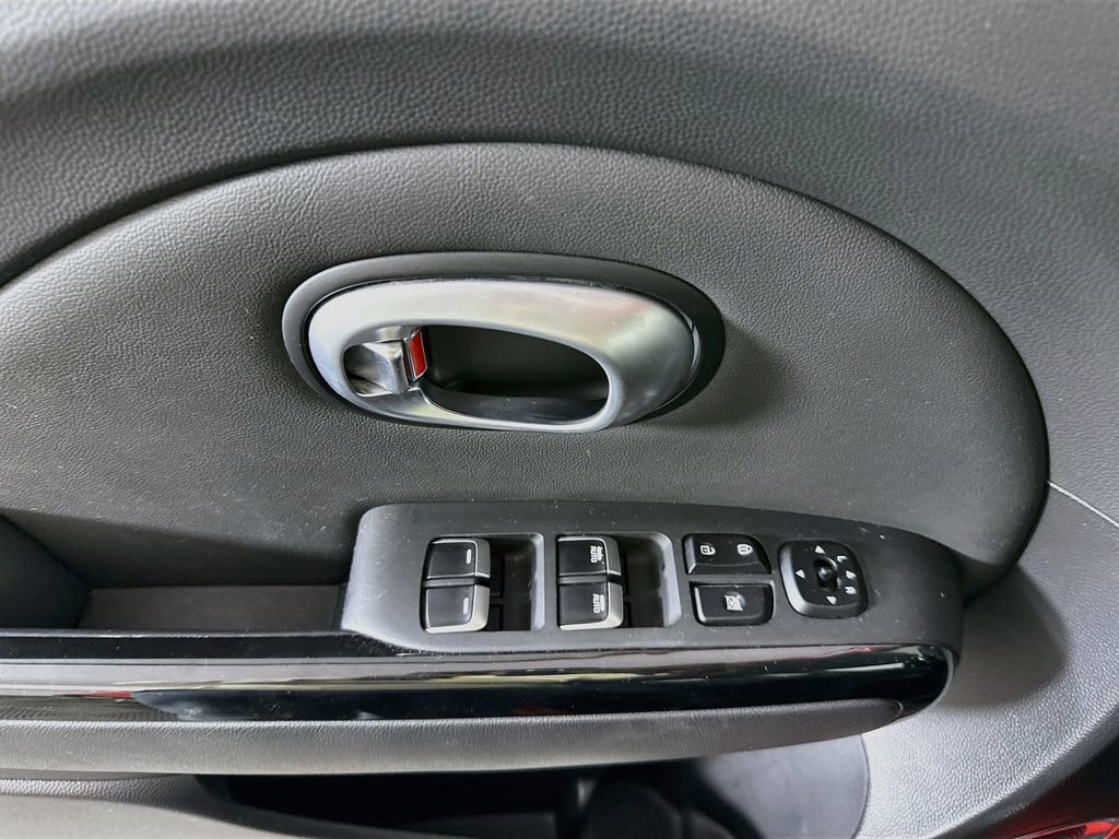 Used 2019 Kia Soul ! FWD image 21
