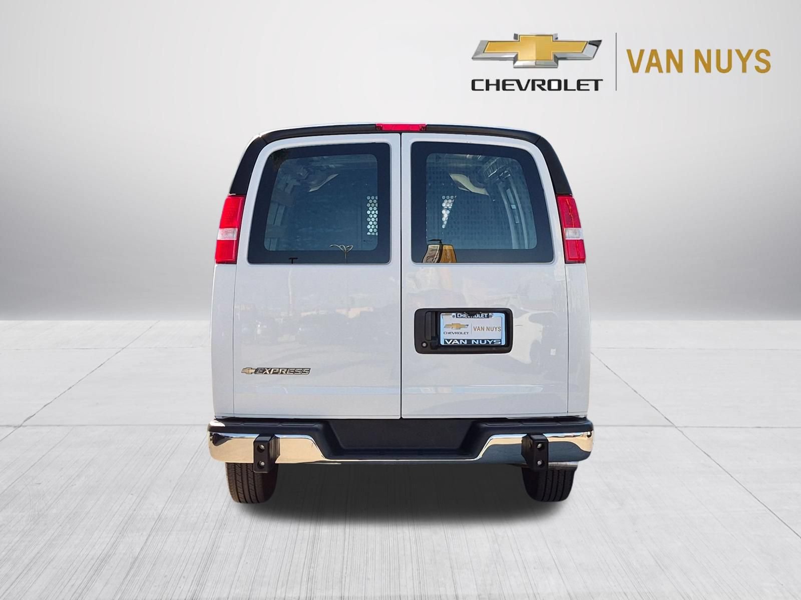 Used 2025 Chevrolet Express 2500 w/ Driver Convenience Package RWD image 6
