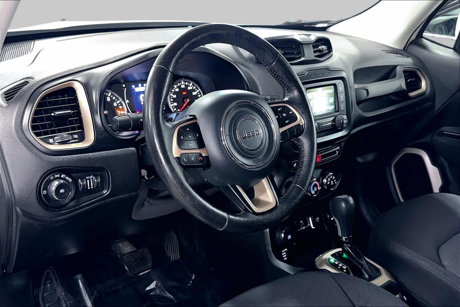 Used 2015 Jeep Renegade Latitude w/ Cold Weather Group II AWD/4WD image 17