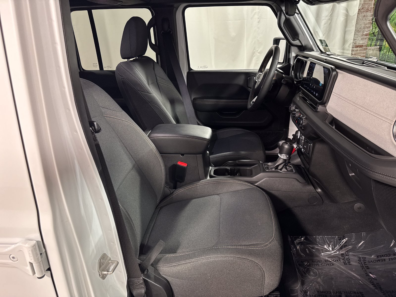 Used 2024 Jeep Wrangler Unlimited Sahara AWD/4WD image 28