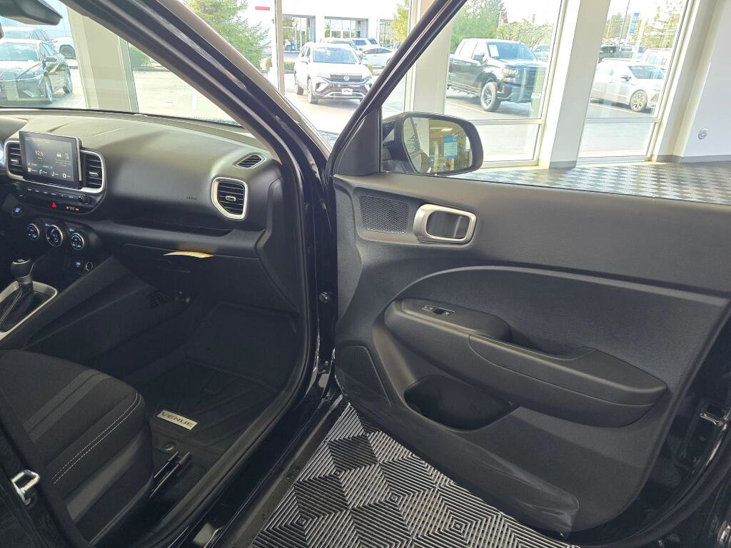 New 2026 Hyundai Venue SEL FWD image 40