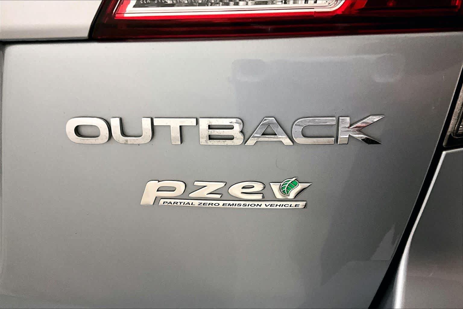 Used 2013 Subaru Outback 2.5i Limited AWD/4WD image 9