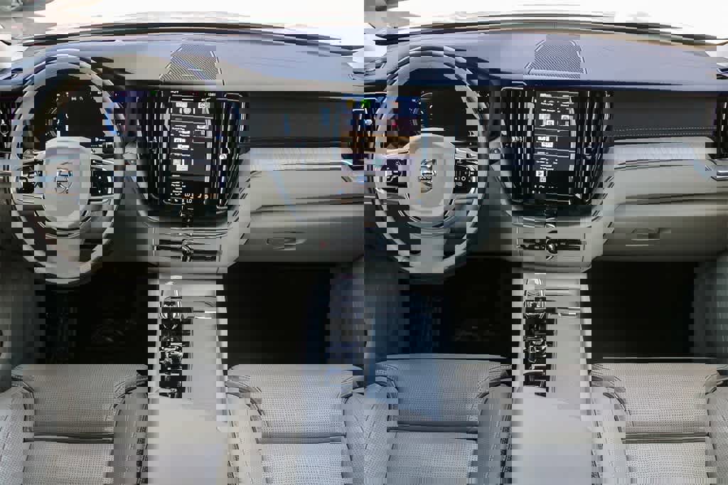 Used 2024 Volvo XC60 B5 Ultimate image 12