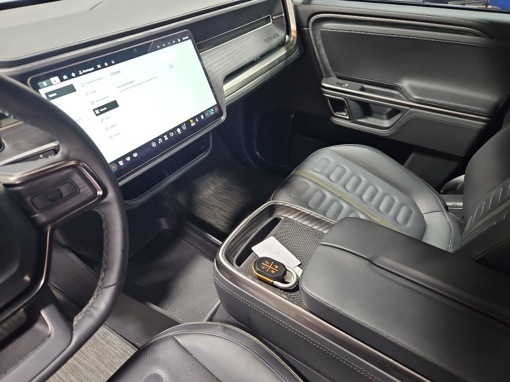 Used 2023 Rivian R1S Adventure AWD/4WD image 18
