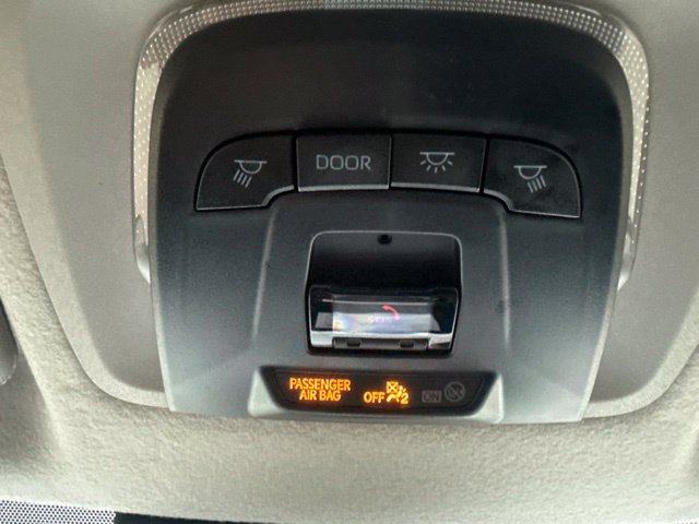 Used 2025 Toyota Corolla Cross LE FWD image 32