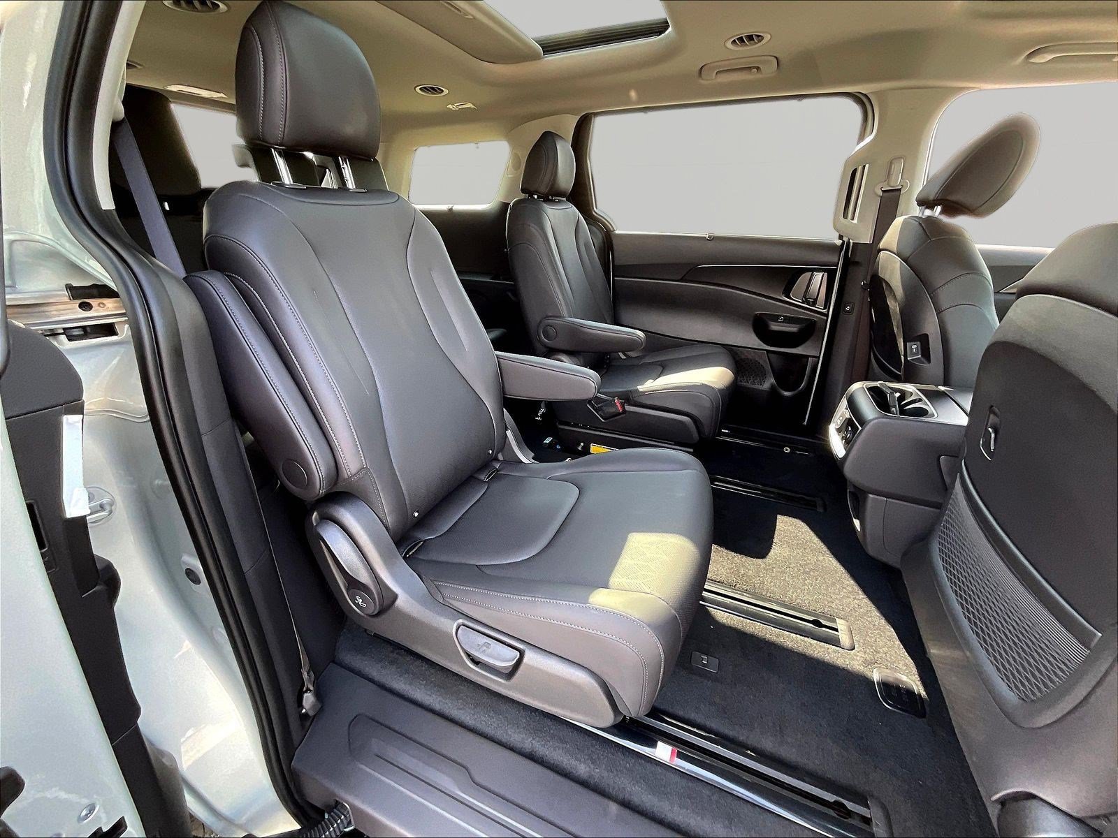 New 2027 Kia Carnival SX w/ Dark Edition Package FWD image 20