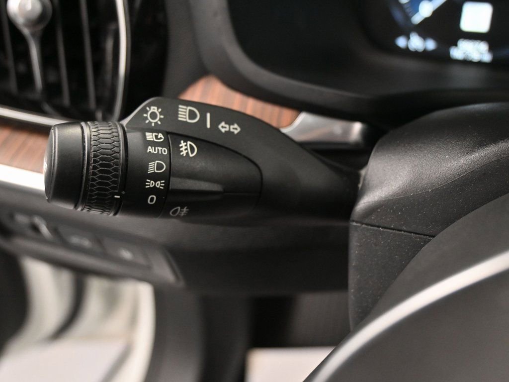 Used 2022 Volvo S60 T8 Inscription image 18