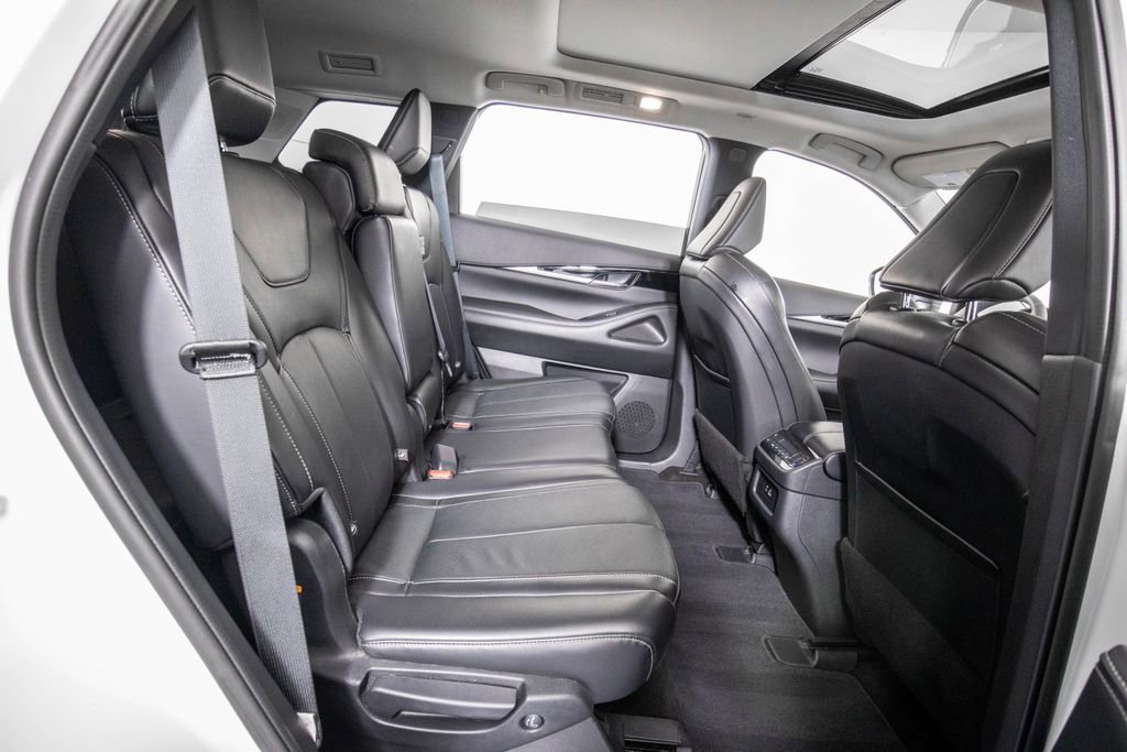 Used 2025 INFINITI QX60 Pure image 12
