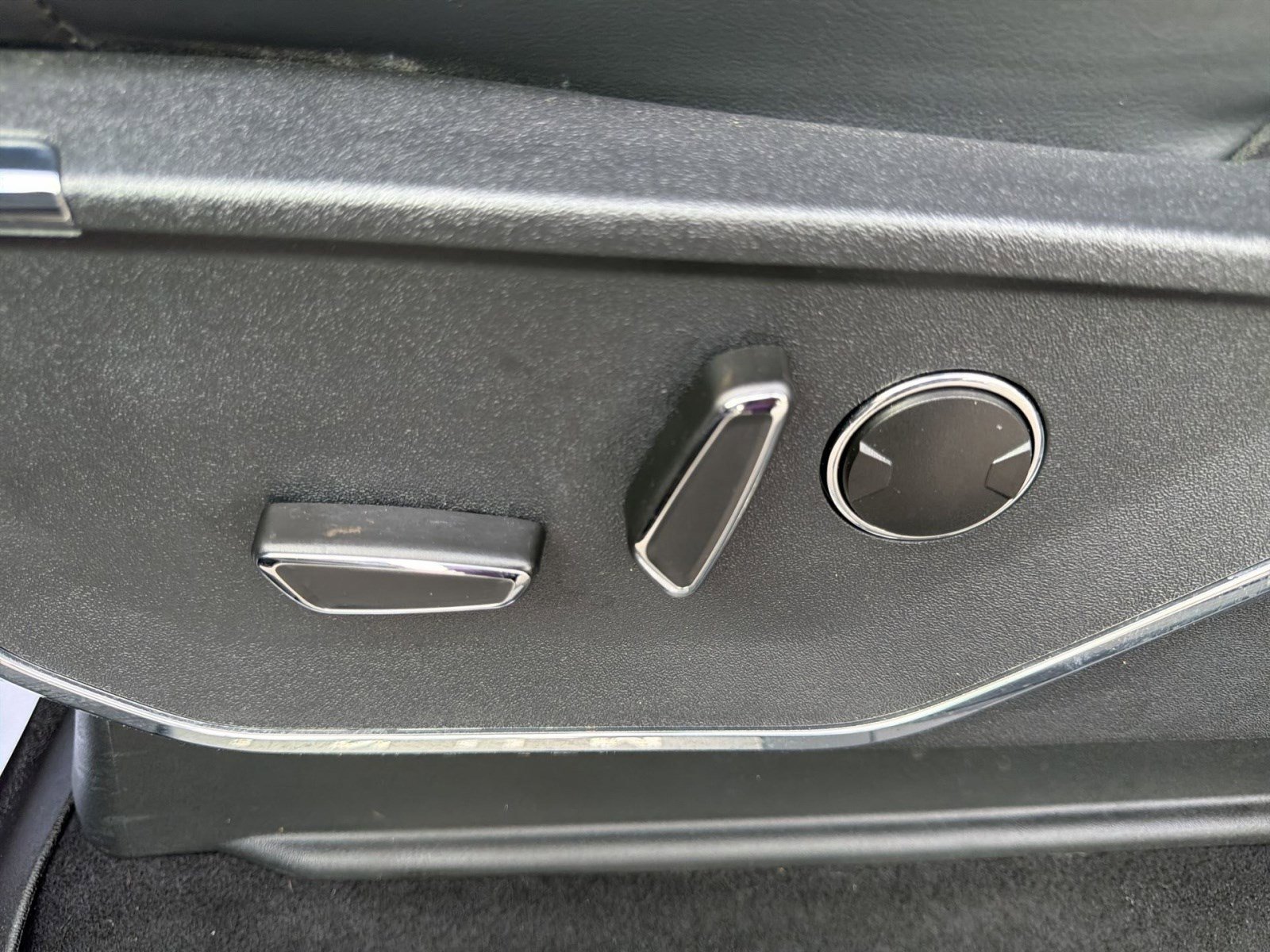 Used 2023 Ford F150 Lightning Platinum AWD/4WD image 13
