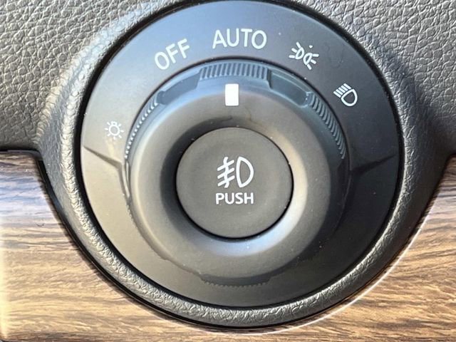 Used 2021 Nissan Titan Platinum Reserve w/ Moonroof Package AWD/4WD image 39