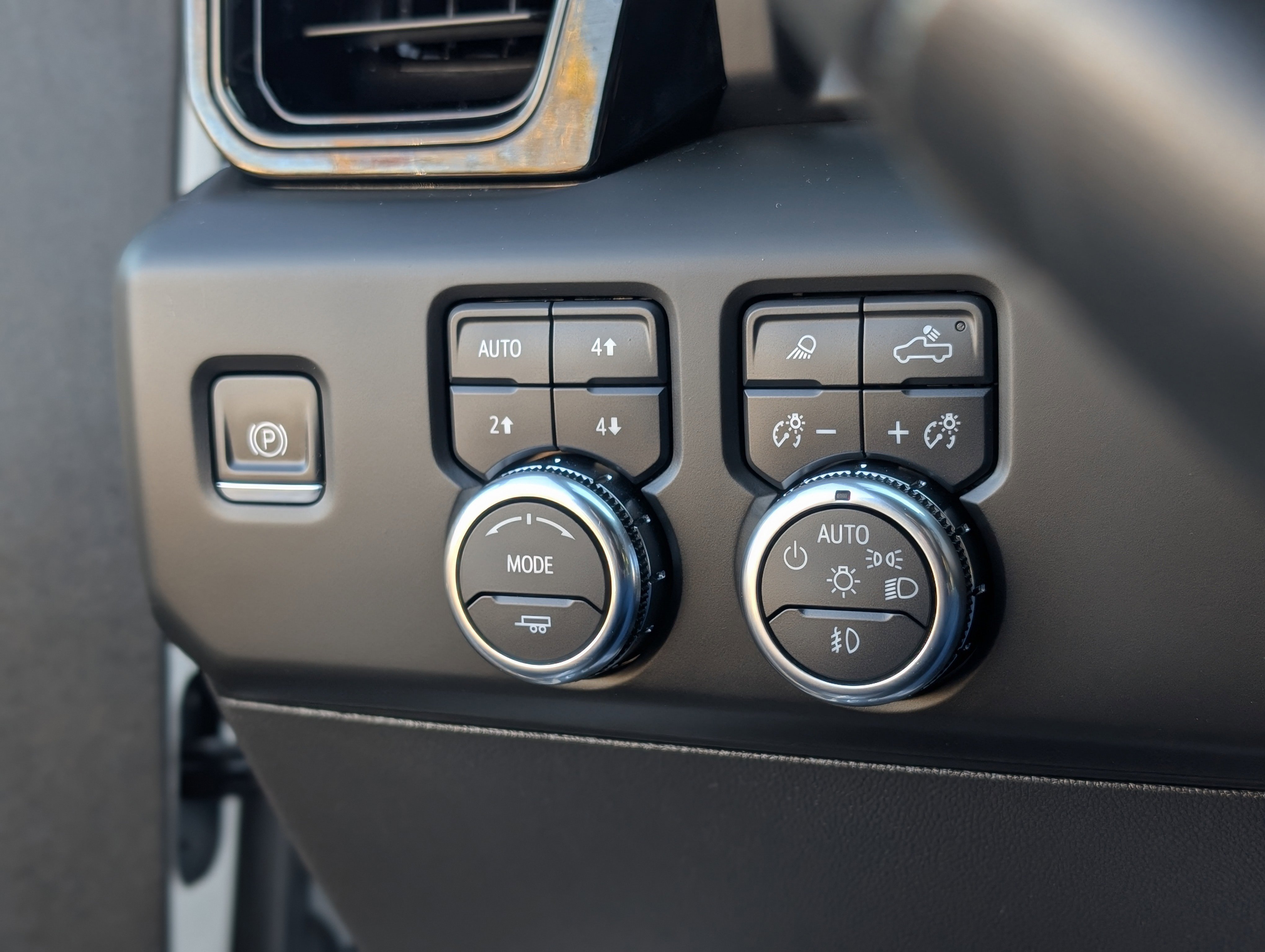 Used 2024 GMC Sierra 1500 AT4 w/ AT4 Premium Package image 25