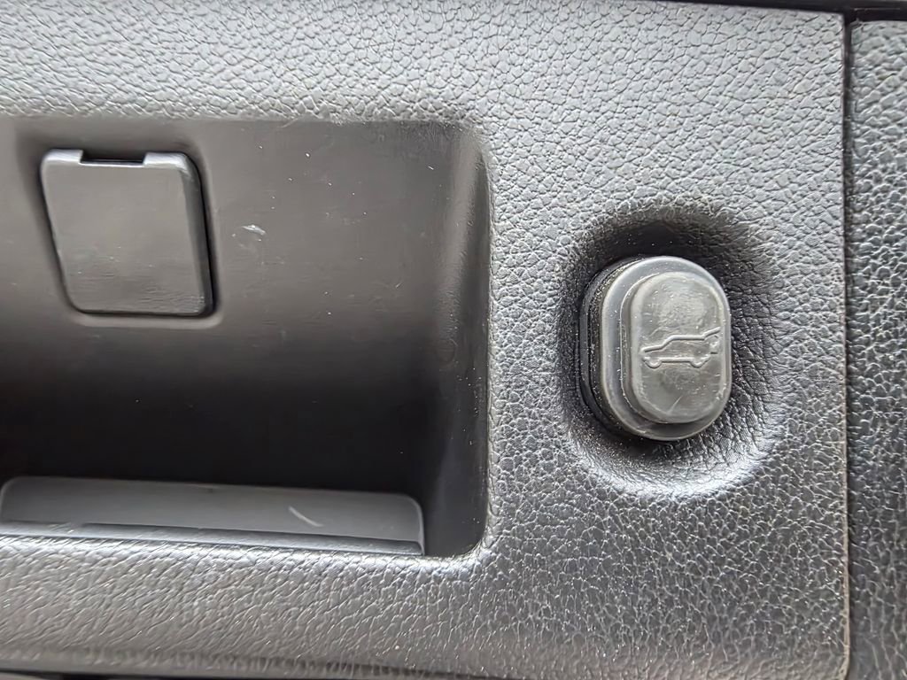 Used 2020 Chevrolet Suburban Premier image 35