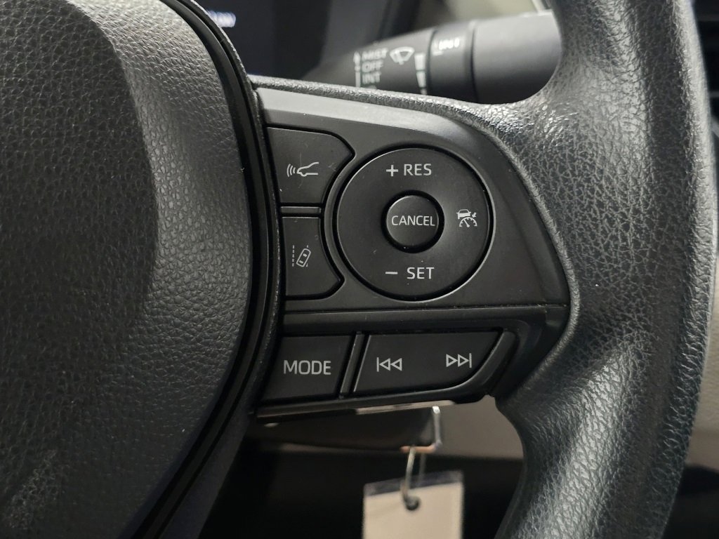 Used 2020 Toyota Corolla LE FWD image 7
