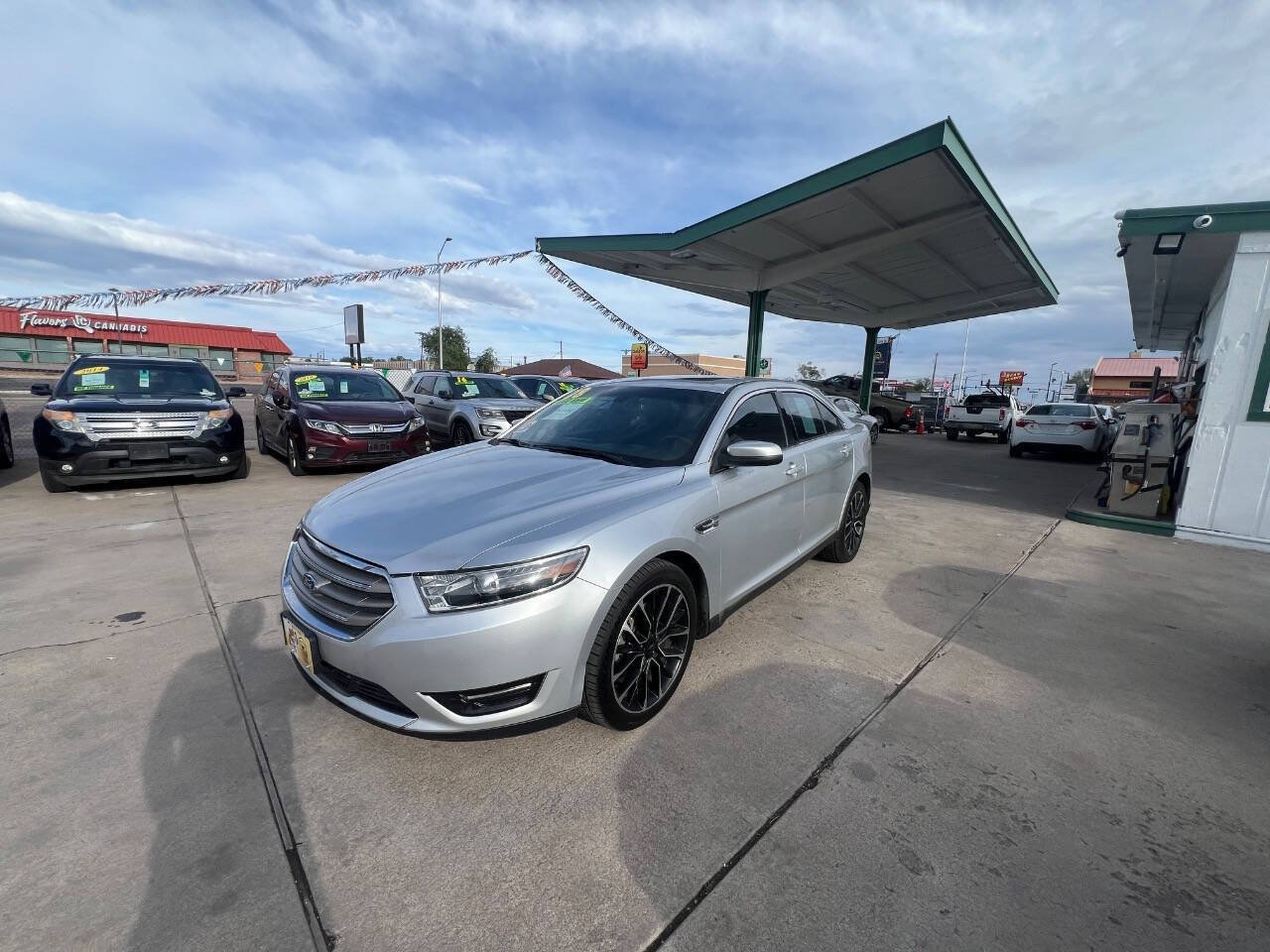Used 2018 Ford Taurus SEL w/ Equipment Group 201A FWD image 1