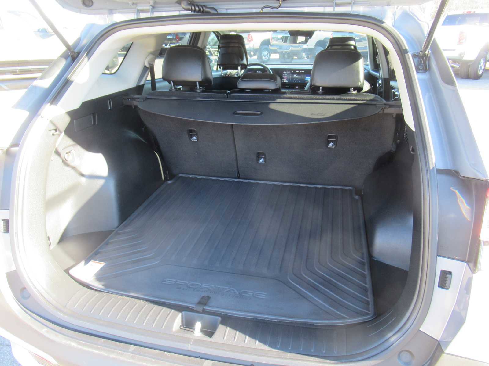 Used 2023 Kia Sportage EX image 5