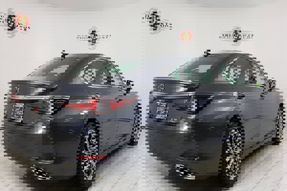 Used 2024 Lexus ES 350 Ultra Luxury w/ Accessory Package (Z2) image 3