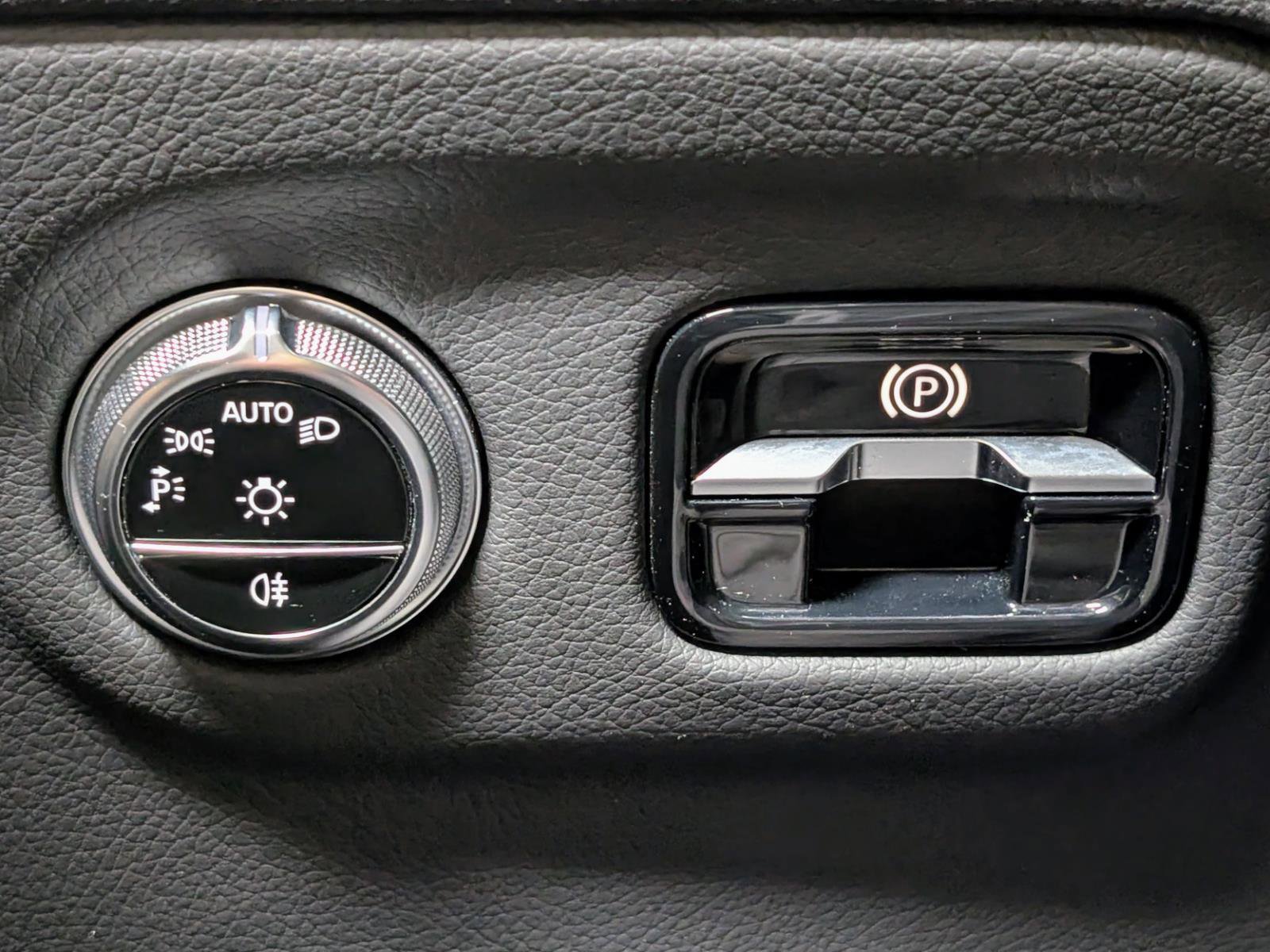 Used 2023 Mercedes-Benz EQS 450+ 4MATIC SUV image 37