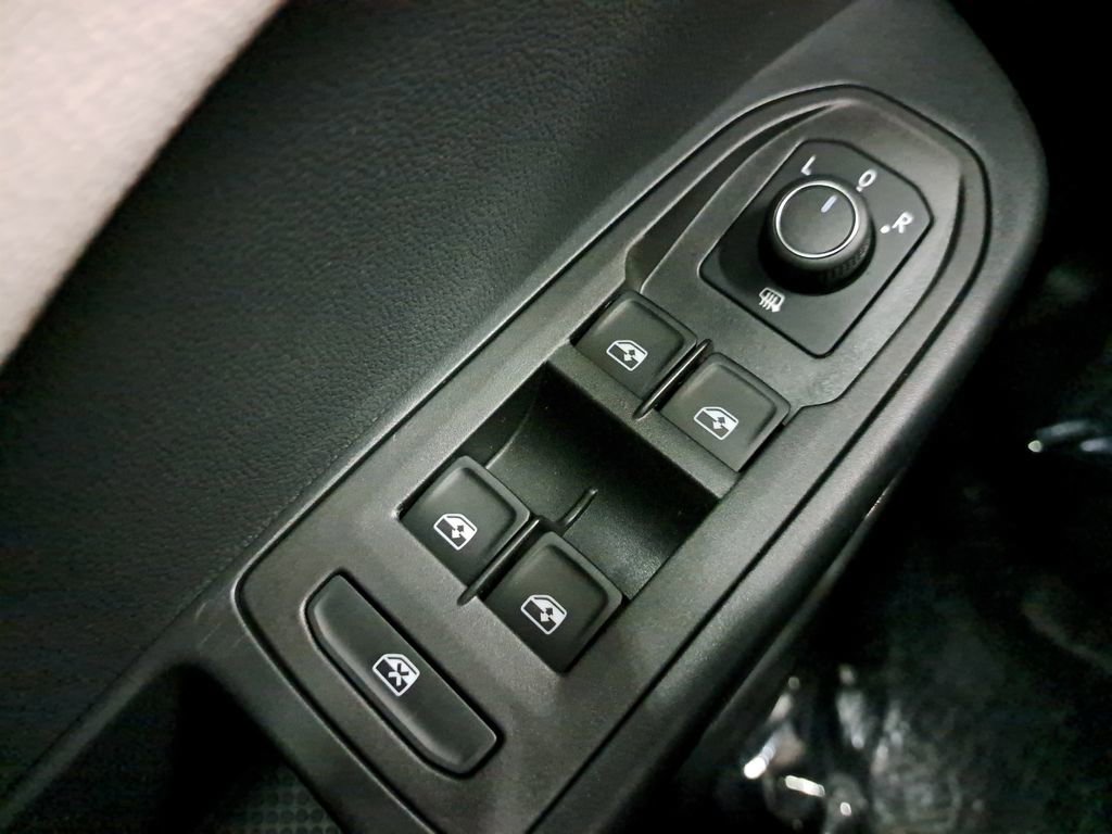 New 2025 Volkswagen Taos SEL image 27