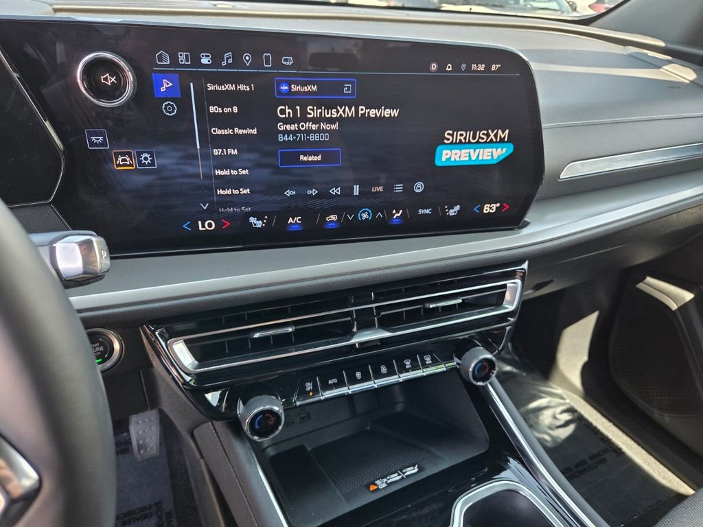Used 2025 Chevrolet Traverse LT FWD image 22