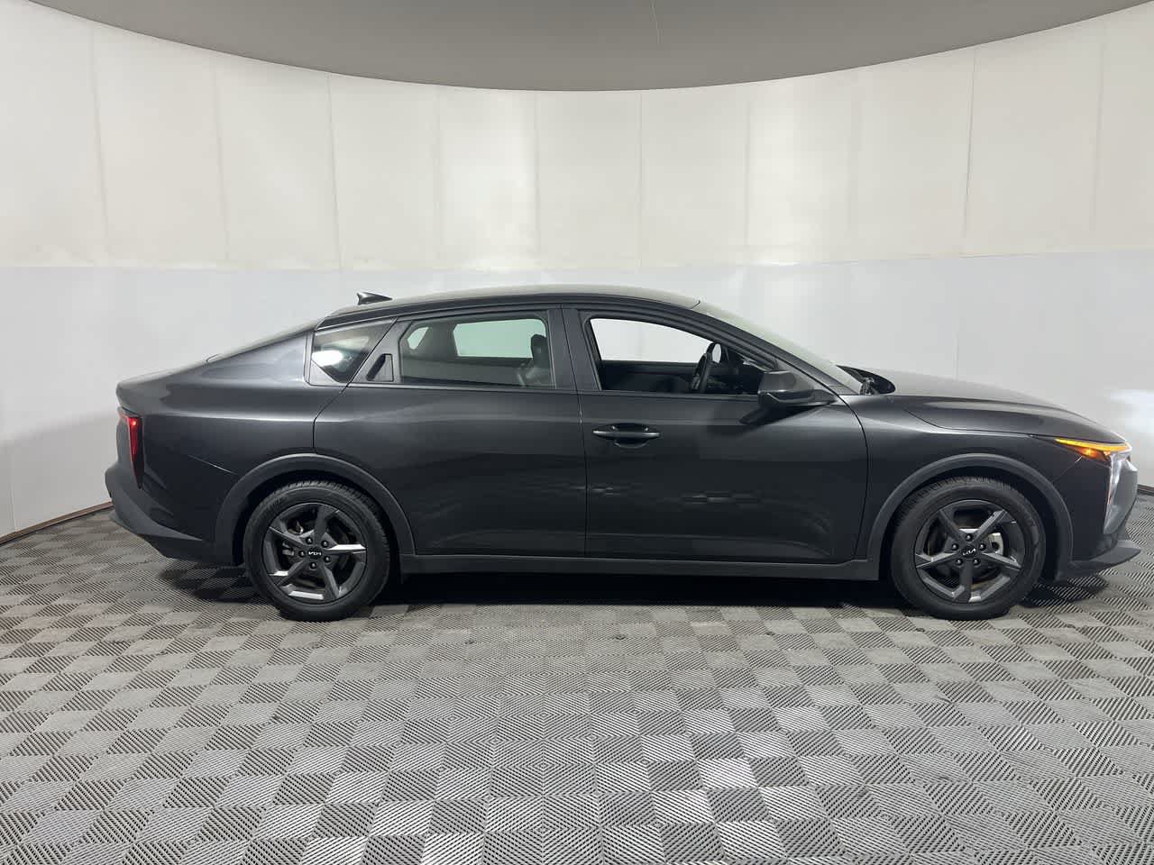 Used 2025 Kia K4 FWD image 9