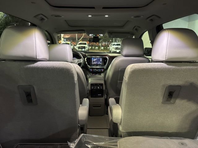 Used 2023 GMC Acadia SLT w/ Technology Package image 11