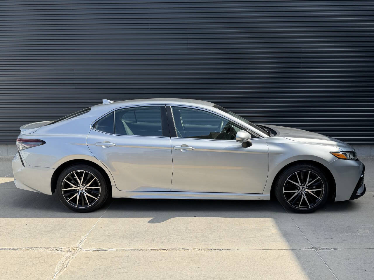 Used 2024 Toyota Camry SE FWD image 11