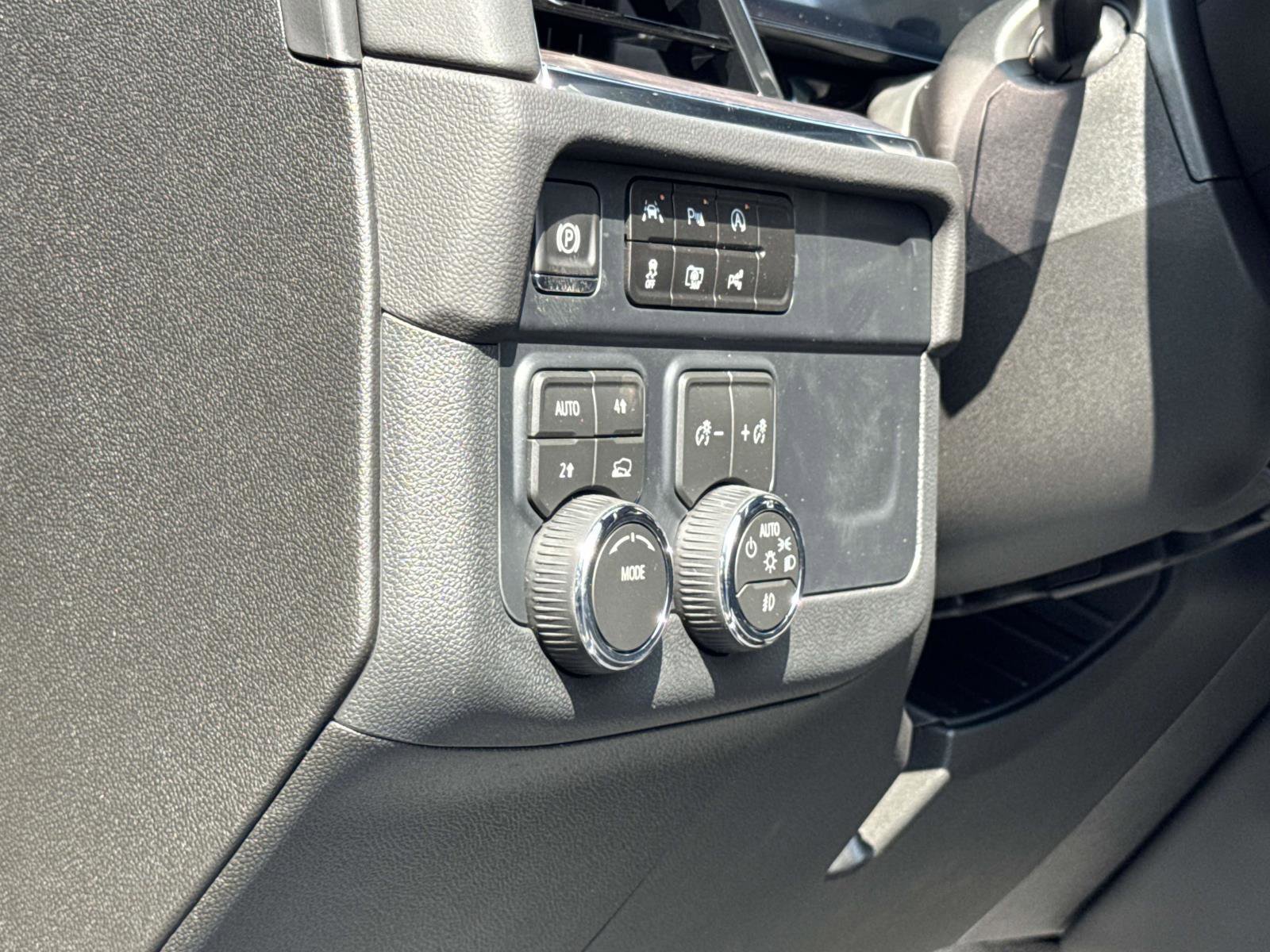 New 2026 Chevrolet Suburban LT w/ Comfort Package image 11
