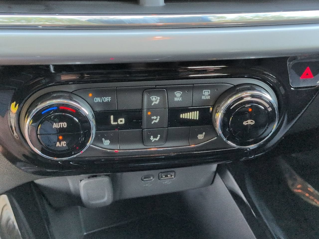 Used 2026 Chevrolet Trax LT w/ LT Convenience Package FWD image 18